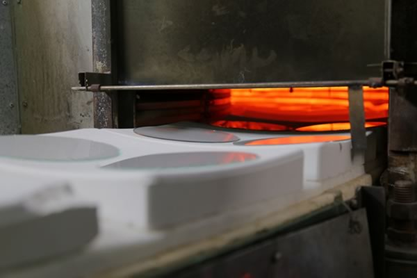 Thermal stress glass cutting